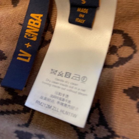 Authentic lv nba sweater - Picture 6 of 8